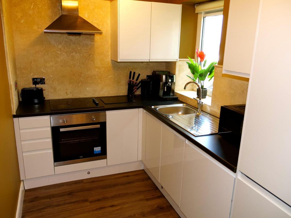 Ultra Deluxe Versace Apartment Near Sheffield Full Sky Tv Rotherham Zewnętrze zdjęcie