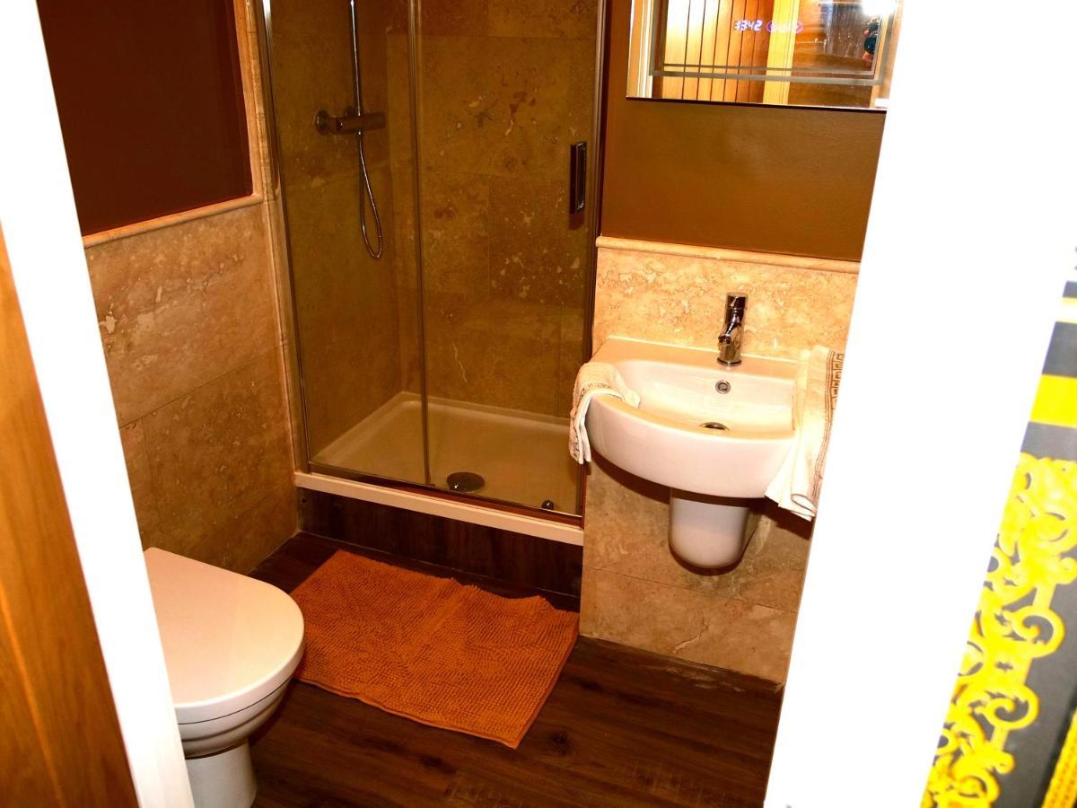 Ultra Deluxe Versace Apartment Near Sheffield Full Sky Tv Rotherham Zewnętrze zdjęcie
